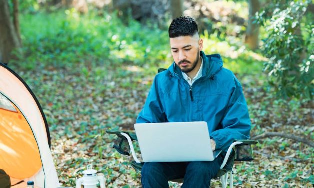 Camping While Working Remotely: What Actually Works (And What Doesn’t)