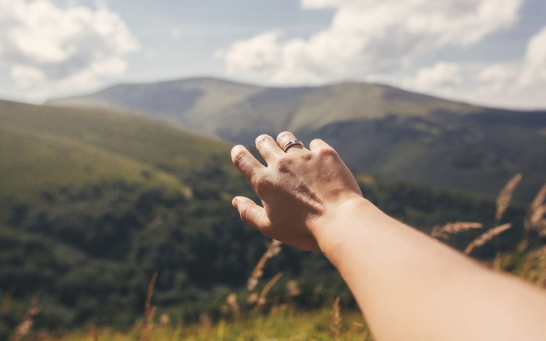 Why Do Your Fingers and Hands Swell Up While Hiking? (The Truth About “Sausage Fingers”)